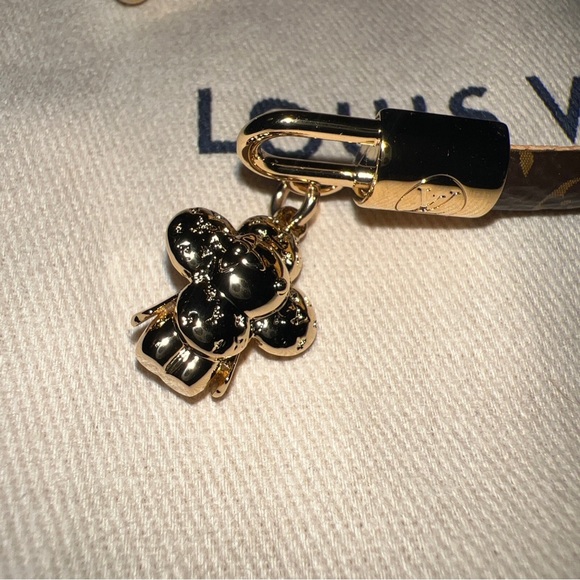 NIB Authentic Louis Vuitton Vivienne bracelet Size 17 M6773F - Picture 13 of 16